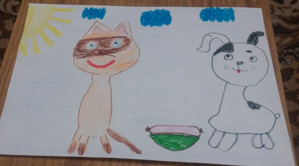 Детский рисунок - котенок Гав и Шарик делят  сосиску