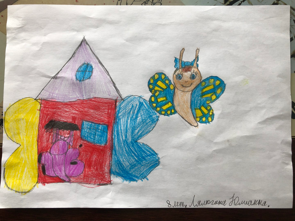 Детский рисунок - бабочка и ее домик