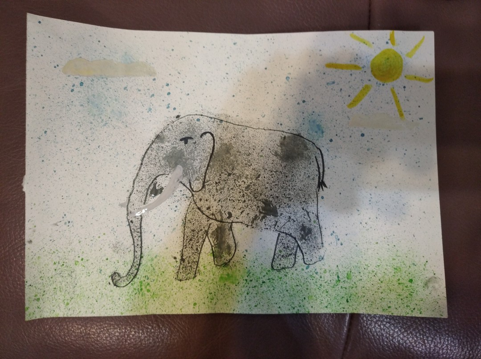 Детский рисунок - слон
