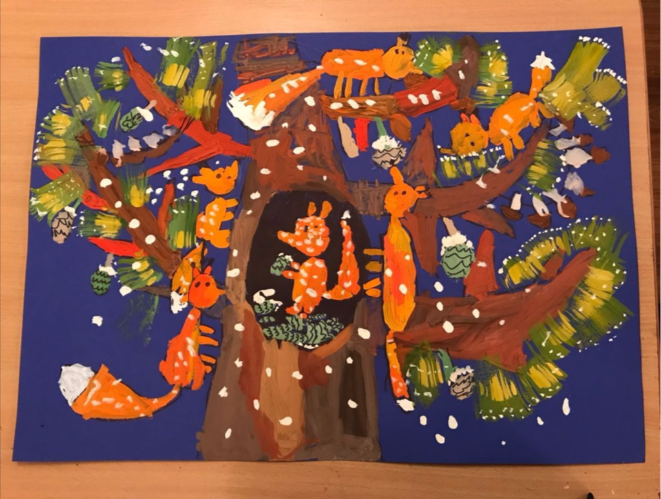 Детский рисунок - Белки на дереве