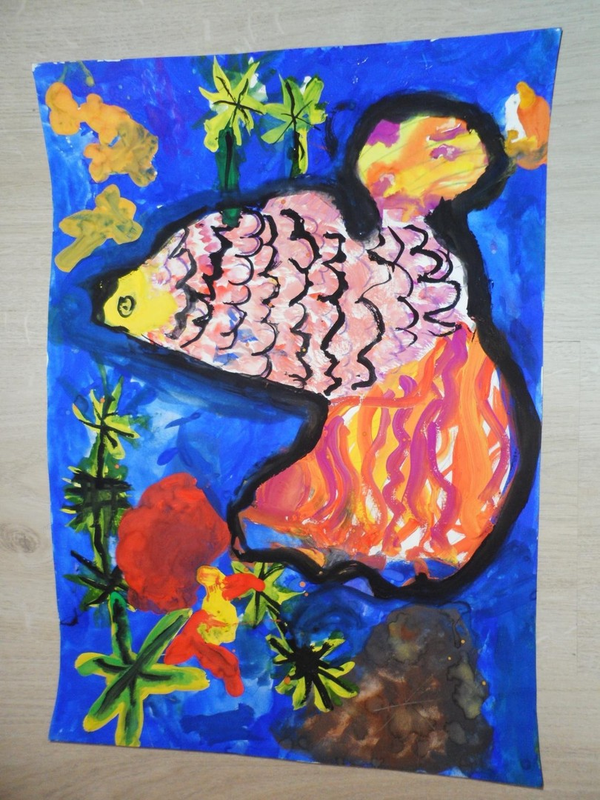 Детский рисунок - золотая рыбка