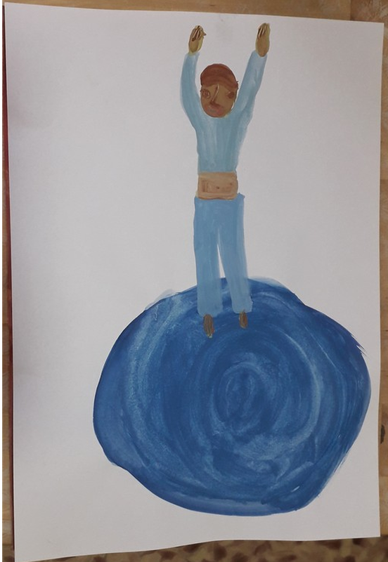 Детский рисунок - Девочка на шаре