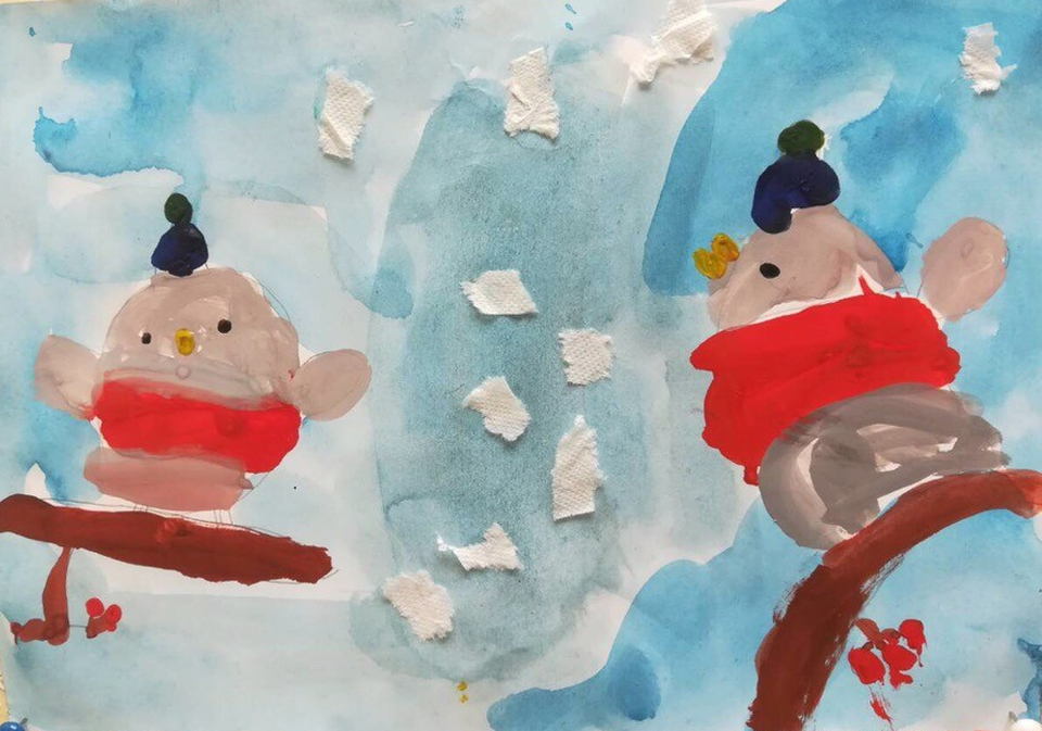 Детский рисунок - Снегири в красных свитерочках
