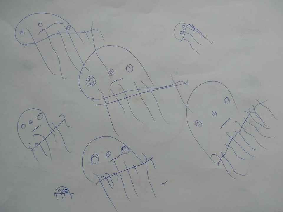 Детский рисунок - Семейство медуз