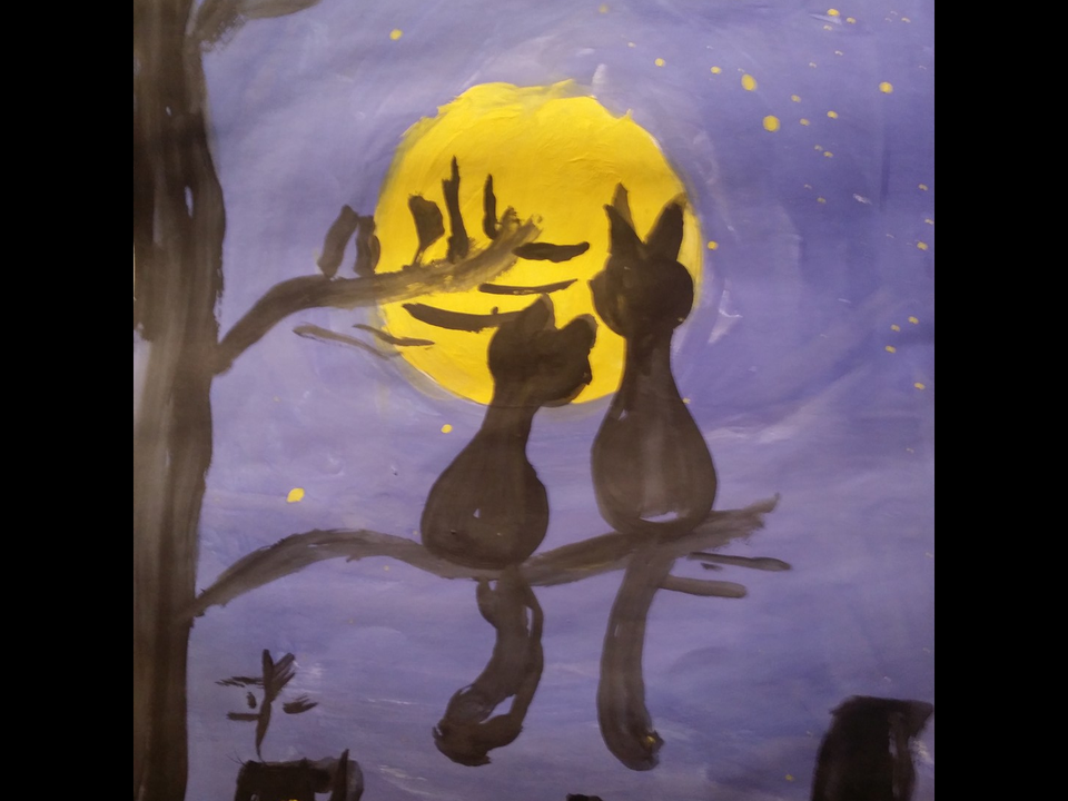 Детский рисунок - Летняя ночь в городе коты на дереве