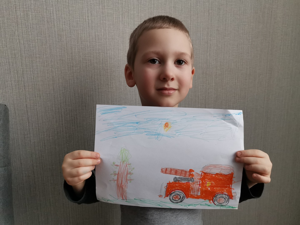 Детский рисунок - Пожарная машинка