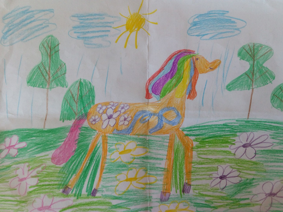 Детский рисунок - Лошадка с радуги