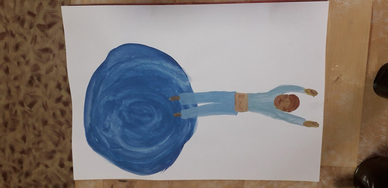 Детский рисунок - Девочка на шаре