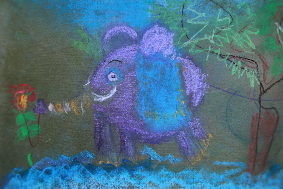 Детский рисунок - Сиреневый слоник