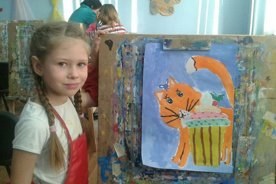 Детский рисунок - Рисую кошку- сладкоежку