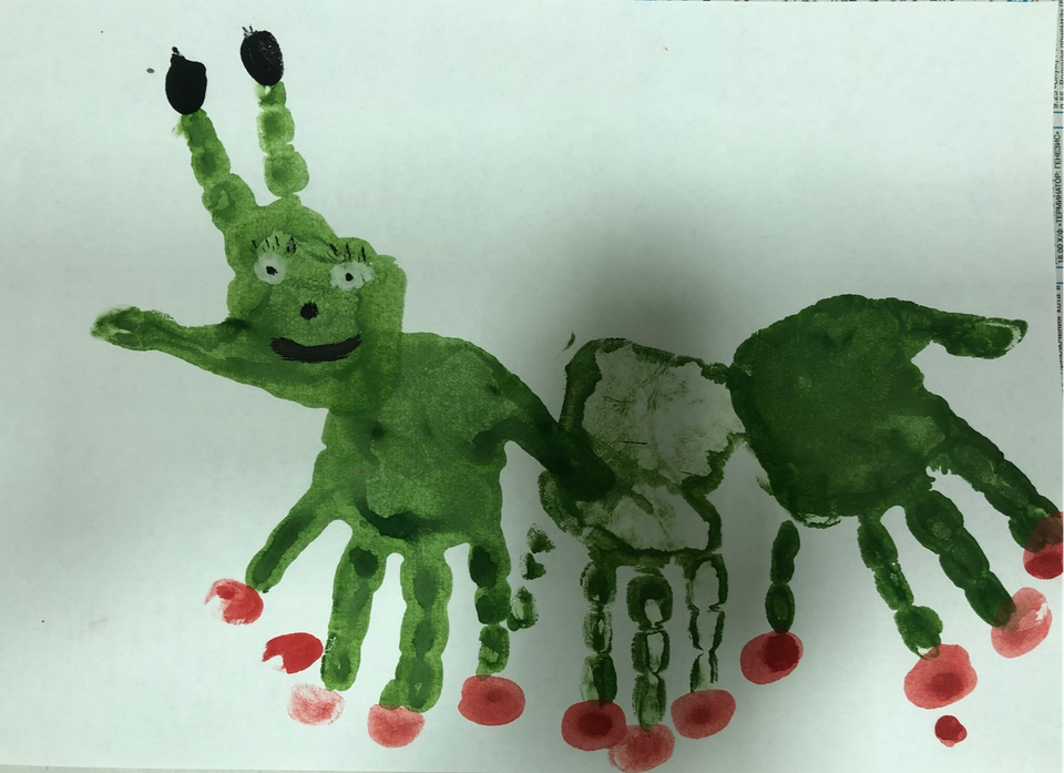 Детский рисунок - Очумелая гусеница