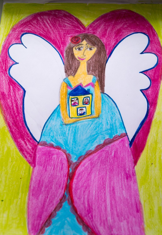 Детский рисунок - мама-мой домашний ангел