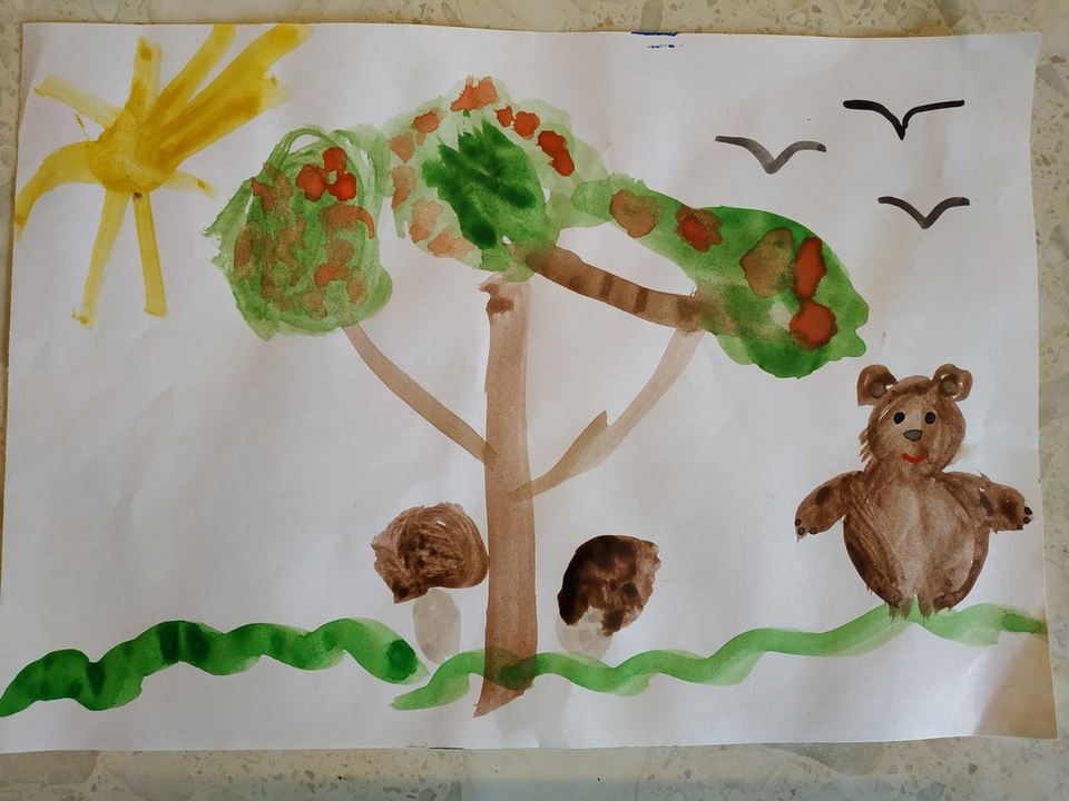 Детский рисунок - прогулка по лесу