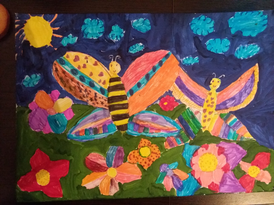 Детский рисунок - Бабочки-сестрички