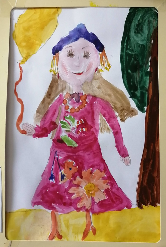 Детский рисунок - Девушка в народном костюме